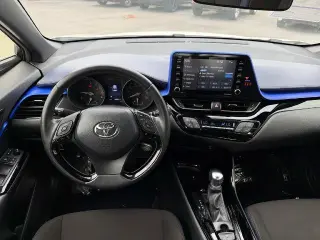 Toyota C-HR 2021 XLE 4dr Crossover