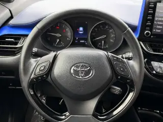 Toyota C-HR 2021 XLE 4dr Crossover
