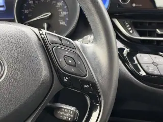 Toyota C-HR 2021 XLE 4dr Crossover