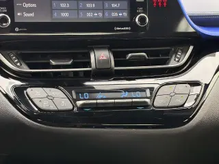 Toyota C-HR 2021 XLE 4dr Crossover