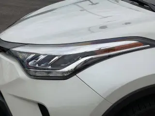 Toyota C-HR 2021 XLE 4dr Crossover
