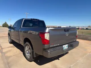 Nissan Titan 2018 4x2 SV 4dr King Cab
