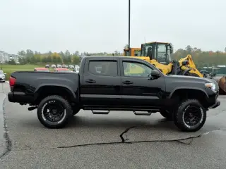 Toyota Tacoma 2022 4x4 SR V6 4dr Double Cab 5.0 ft SB