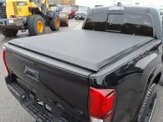 Toyota Tacoma 2022 4x4 SR V6 4dr Double Cab 5.0 ft SB