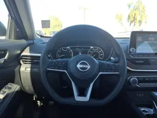 Nissan Altima 2025 2.5 SV 4dr Sedán