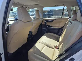Toyota RAV4 2024 XLE Premium 4dr SUV