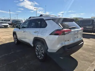 Toyota RAV4 2024 XLE Premium 4dr SUV