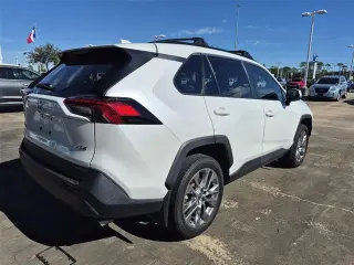 Toyota RAV4 2024 XLE Premium 4dr SUV