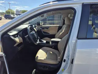 Toyota RAV4 2024 XLE Premium 4dr SUV