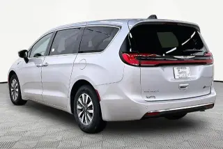 Chrysler Pacifica Híbrido enchufable 2024 Select 4dr Mini-Van