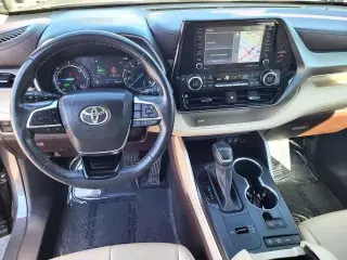 Toyota Highlander Hybrid 2021 AWD XLE 4dr SUV