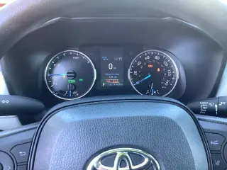 Toyota RAV4 híbrido 2022 con transmisión automática y tracción en las cuatro ruedas, XLE, 4 puertas, SUV