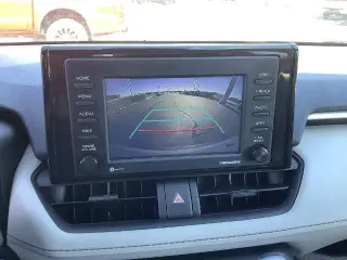 Toyota RAV4 híbrido 2022 con transmisión automática y tracción en las cuatro ruedas, XLE, 4 puertas, SUV