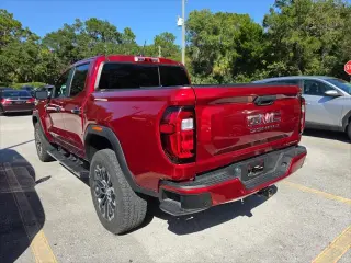 GMC Canyon 2023 4x4 Denali 4dr Crew Cab 5 ft. SB