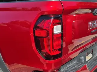 GMC Canyon 2023 4x4 Denali 4dr Crew Cab 5 ft. SB