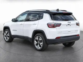 Jeep Compass 2017 4x4 Limited 4dr SUV (lanzamiento a mitad de año)