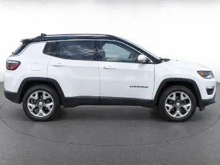 Jeep Compass 2017 4x4 Limited 4dr SUV (lanzamiento a mitad de año)