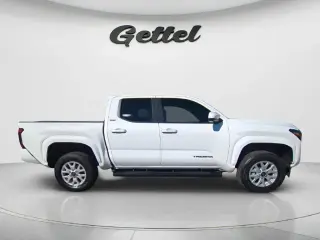 Toyota Tacoma 2024 4x2 SR5 4pt Cabina Doble 5.0 ft SB