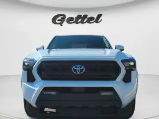 Toyota Tacoma 2024 4x2 SR5 4pt Cabina Doble 5.0 ft SB