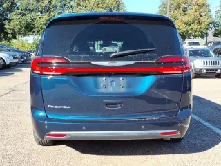 Chrysler Pacifica 2025 Select 4dr Mini-Van
