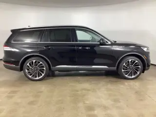 Lincoln Aviator 2023 AWD Reserve 4dr SUV