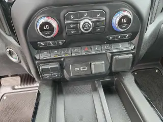 GMC Sierra 1500 2021 4x4 AT4 Cabina Crew Cab de 4 puertas 5.8 pies. SB
