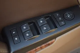 Chevrolet Suburban 2015 4x4 LTZ 4dr SUV