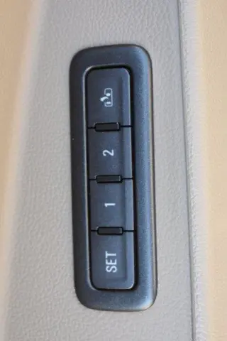 Chevrolet Suburban 2015 4x4 LTZ 4dr SUV