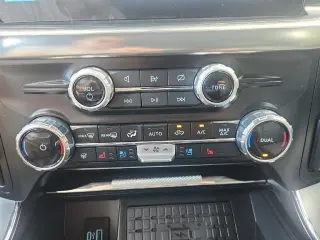Ford F-150 2023 4x4 Lariat 4dr SuperCrew 6.5 ft. SB