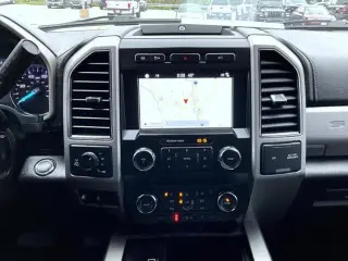 Ford F-350 Super Duty 2019 4x4 Lariat 4dr Crew Cab 6.8 ft. SB SRW Pickup