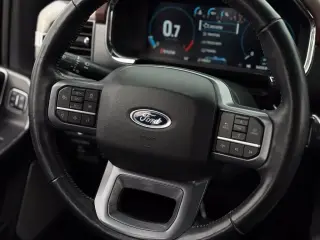 Ford F-150 2023 4x4 Lariat 4dr SuperCrew 5.5 ft. SB