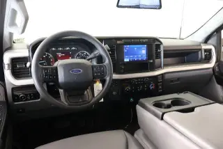 Ford F-250 Super Duty 2024 4x2 XL cabina de tripulación de 4 puertas 6.8 pies SB Pickup
