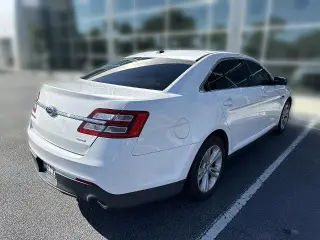 Ford Taurus 2015 Sedán de 4 puertas SE