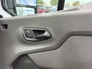 Furgón de carga Ford Transit 2025 250 3 puertas SWB Tech Rojo Bajo
