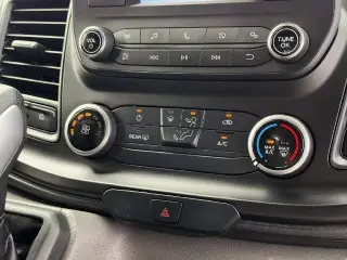 Furgón de carga Ford Transit 2025 250 3 puertas SWB Tech Rojo Bajo
