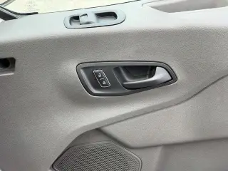 Furgón de carga Ford Transit 2025 250 3 puertas SWB Tech Rojo Bajo