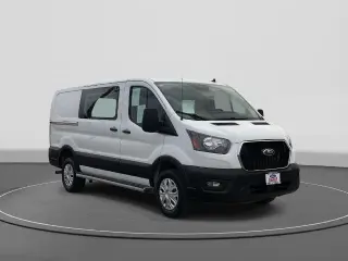 Furgón de carga Ford Transit 2025 250 3 puertas SWB Tech Rojo Bajo