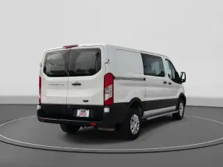 Furgón de carga Ford Transit 2025 250 3 puertas SWB Tech Rojo Bajo