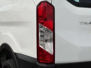 Furgón de carga Ford Transit 2025 250 3 puertas SWB Tech Rojo Bajo