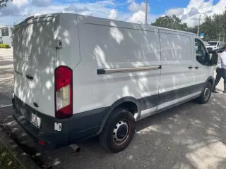 Ford Transit 2023 250 3dr SWB Techo Bajo Furgón de Carga