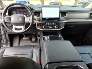 Ford Expedition 2023 4x4 XLT 4dr SUV