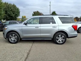 Ford Expedition 2023 4x4 XLT 4dr SUV