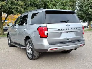Ford Expedition 2023 4x4 XLT 4dr SUV