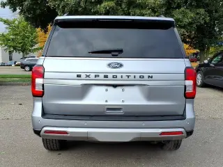 Ford Expedition 2023 4x4 XLT 4dr SUV