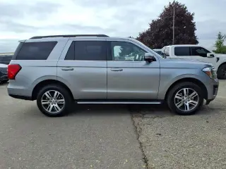 Ford Expedition 2023 4x4 XLT 4dr SUV