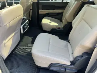 Ford Expedition MAX 2024 4x2 XLT SUV de 4 puertas