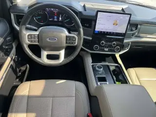 Ford Expedition MAX 2024 4x2 XLT SUV de 4 puertas