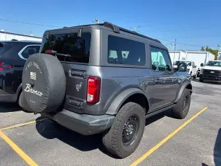 Ford Bronco 2022 4x4 Black Diamond SUV con 2 puertas