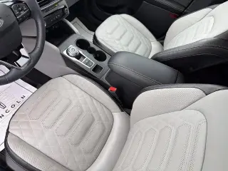 Ford Escape Híbrido Enchufable 2023 Base 4dr SUV