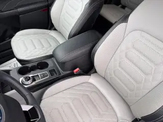 Ford Escape Híbrido Enchufable 2023 Base 4dr SUV